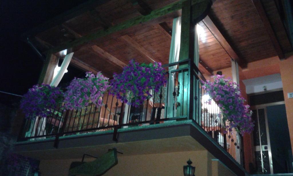 Montagne Rocciose Bed & Breakfast Frascineto Екстериор снимка