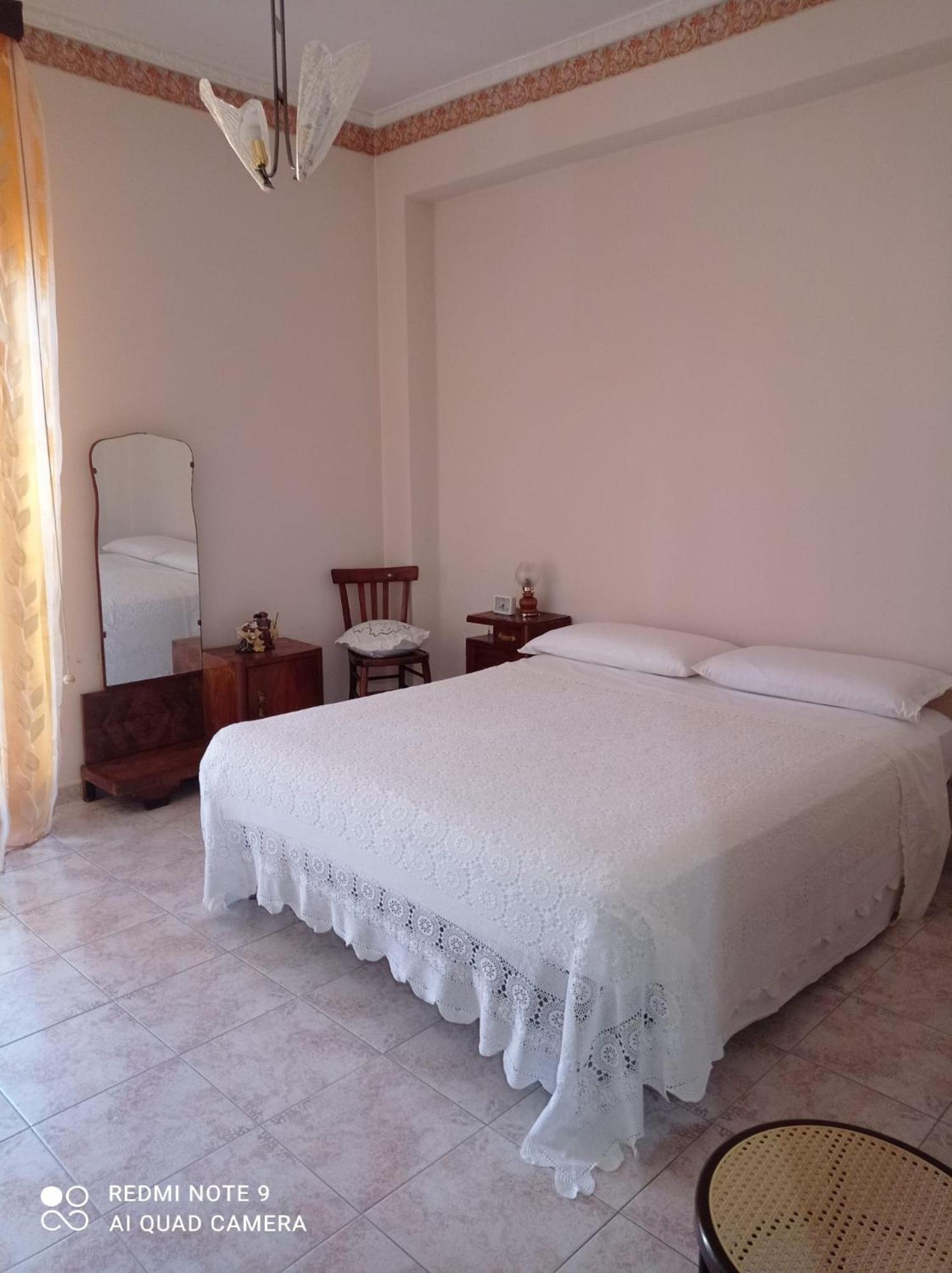 Montagne Rocciose Bed & Breakfast Frascineto Екстериор снимка