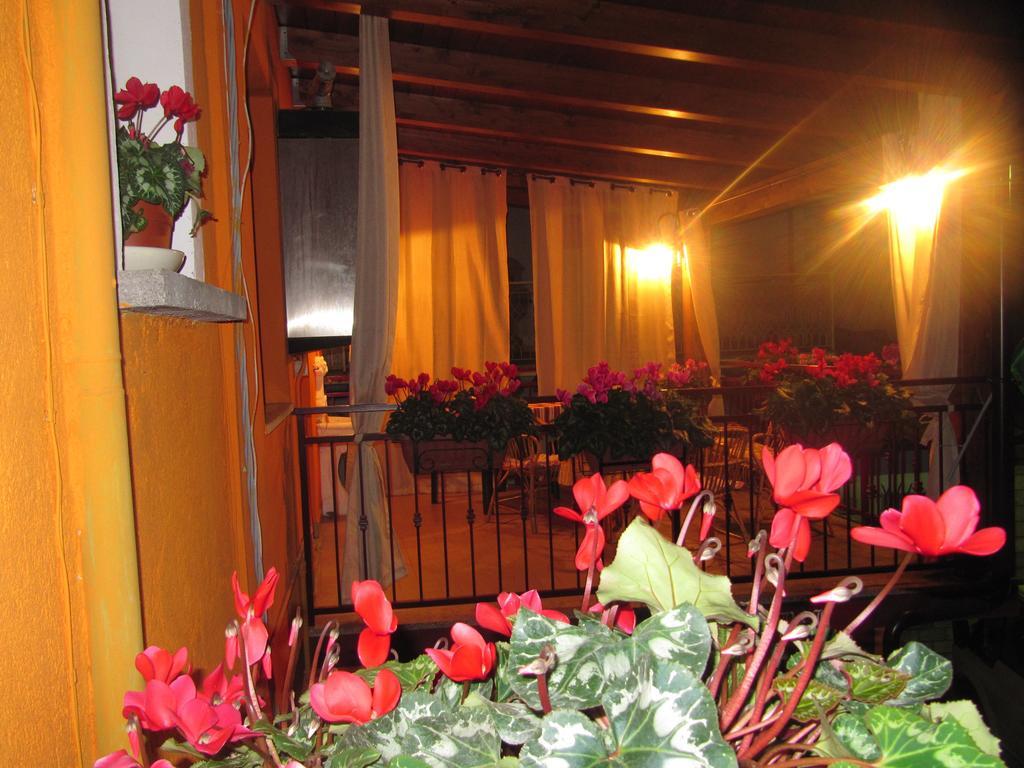 Montagne Rocciose Bed & Breakfast Frascineto Екстериор снимка