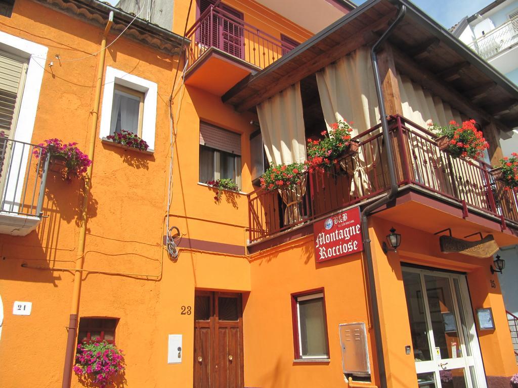 Montagne Rocciose Bed & Breakfast Frascineto Екстериор снимка