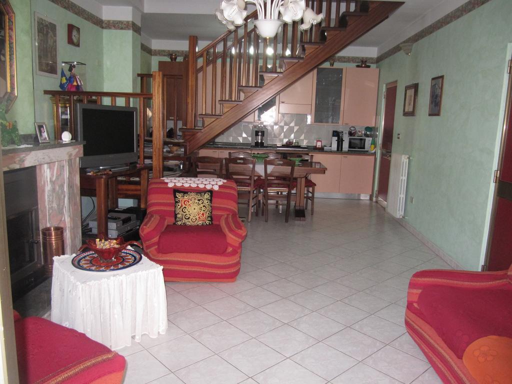 Montagne Rocciose Bed & Breakfast Frascineto Екстериор снимка