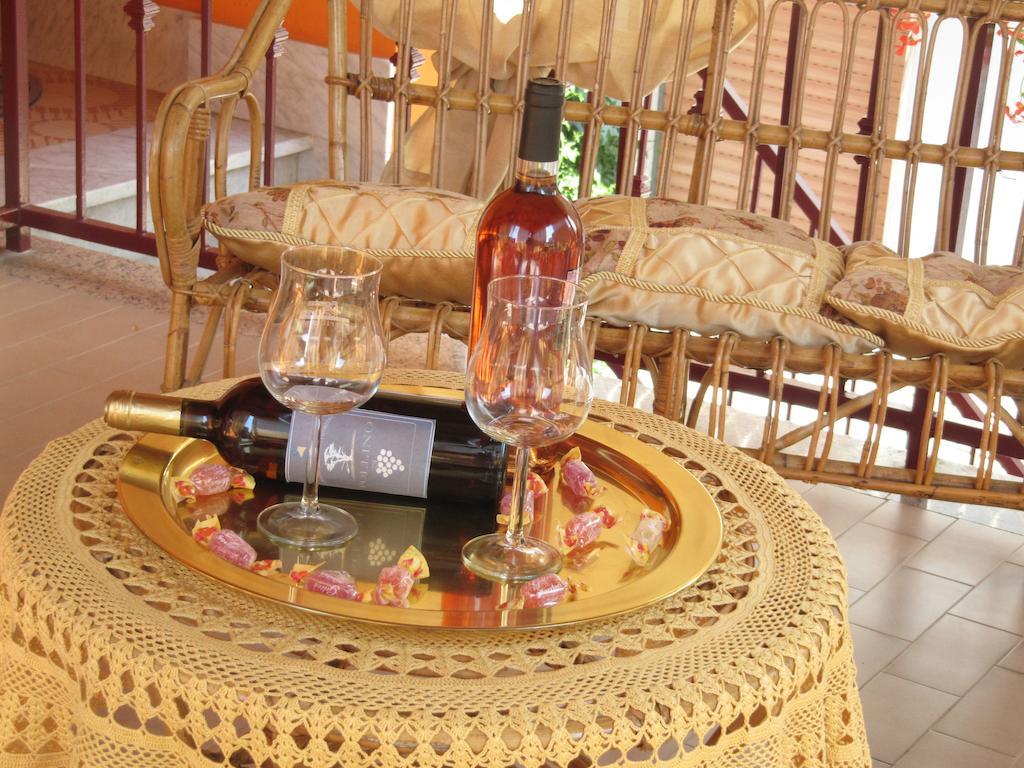 Montagne Rocciose Bed & Breakfast Frascineto Екстериор снимка
