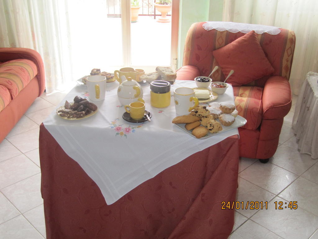 Montagne Rocciose Bed & Breakfast Frascineto Екстериор снимка