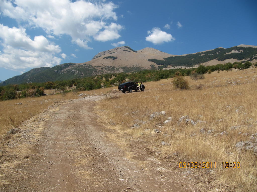 Montagne Rocciose Bed & Breakfast Frascineto Екстериор снимка