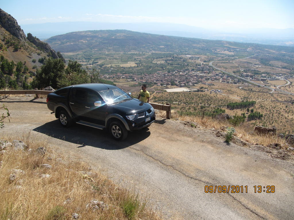 Montagne Rocciose Bed & Breakfast Frascineto Екстериор снимка