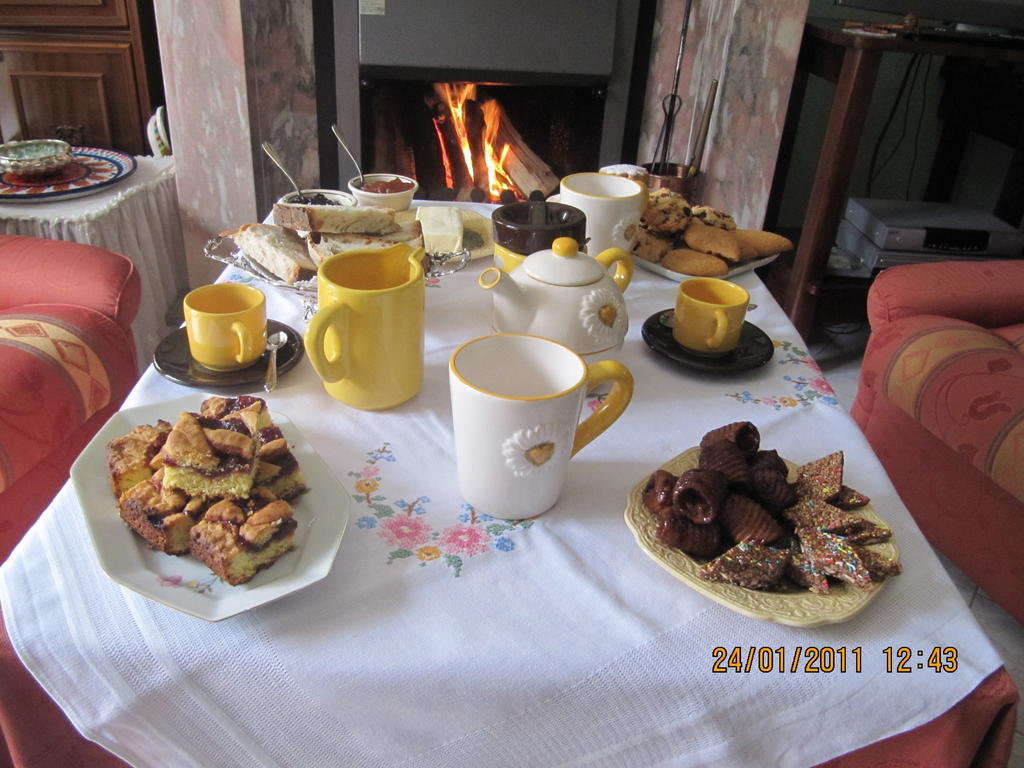 Montagne Rocciose Bed & Breakfast Frascineto Екстериор снимка