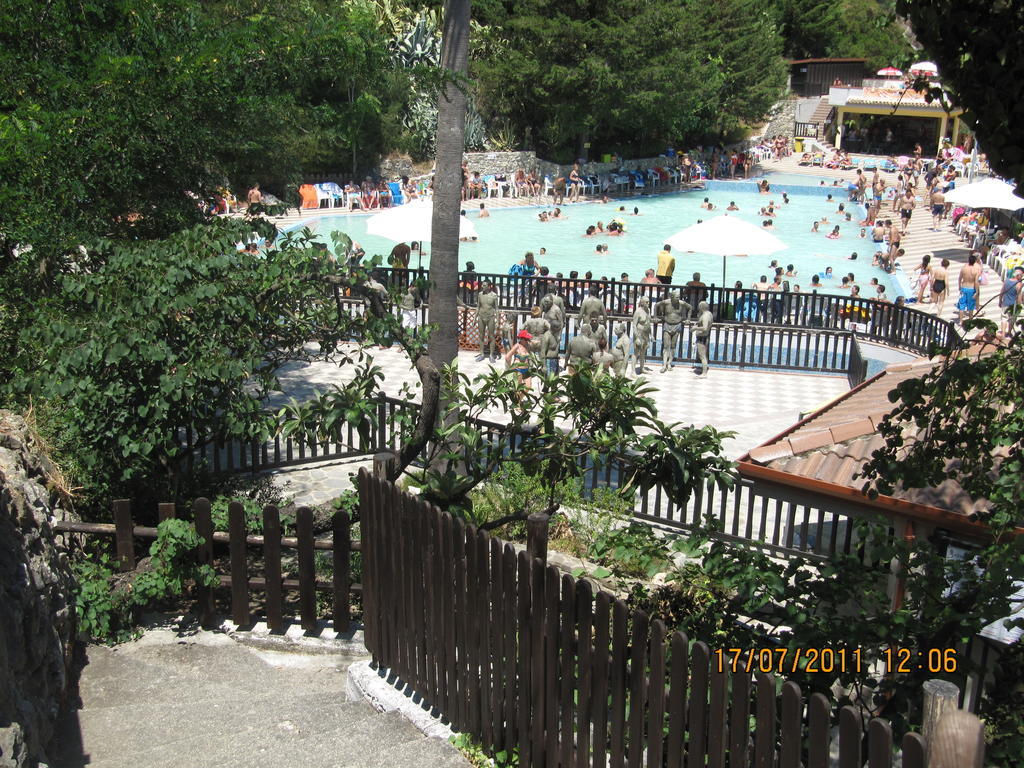 Montagne Rocciose Bed & Breakfast Frascineto Екстериор снимка