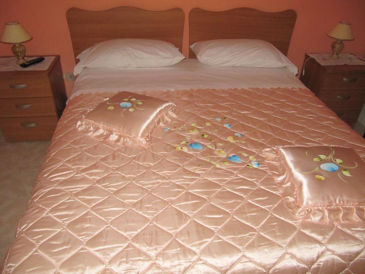 Montagne Rocciose Bed & Breakfast Frascineto Екстериор снимка