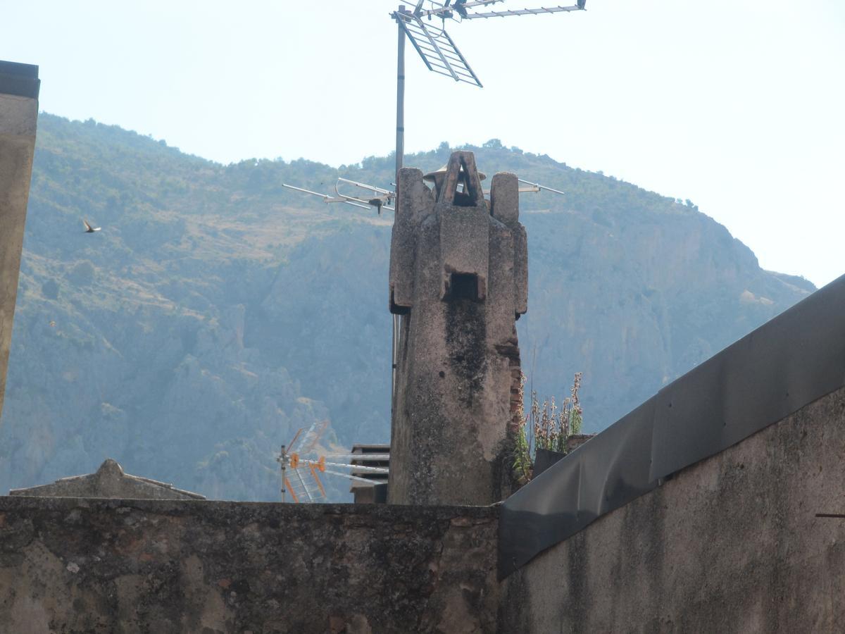 Montagne Rocciose Bed & Breakfast Frascineto Екстериор снимка
