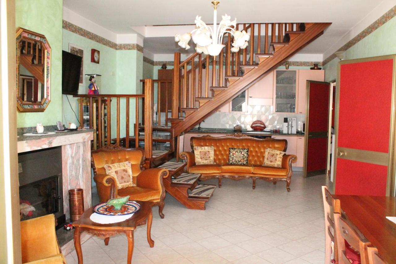 Montagne Rocciose Bed & Breakfast Frascineto Екстериор снимка