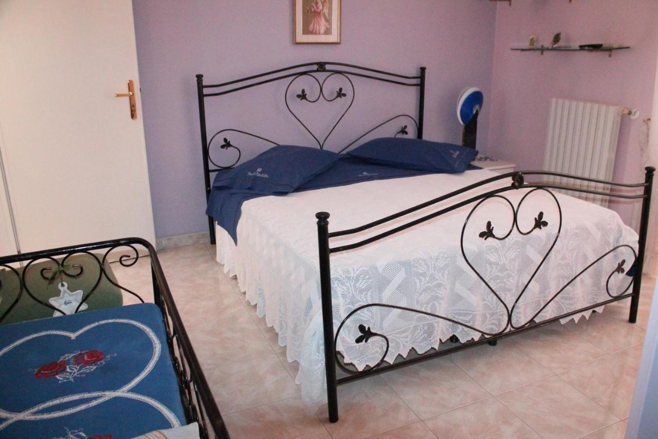 Montagne Rocciose Bed & Breakfast Frascineto Екстериор снимка