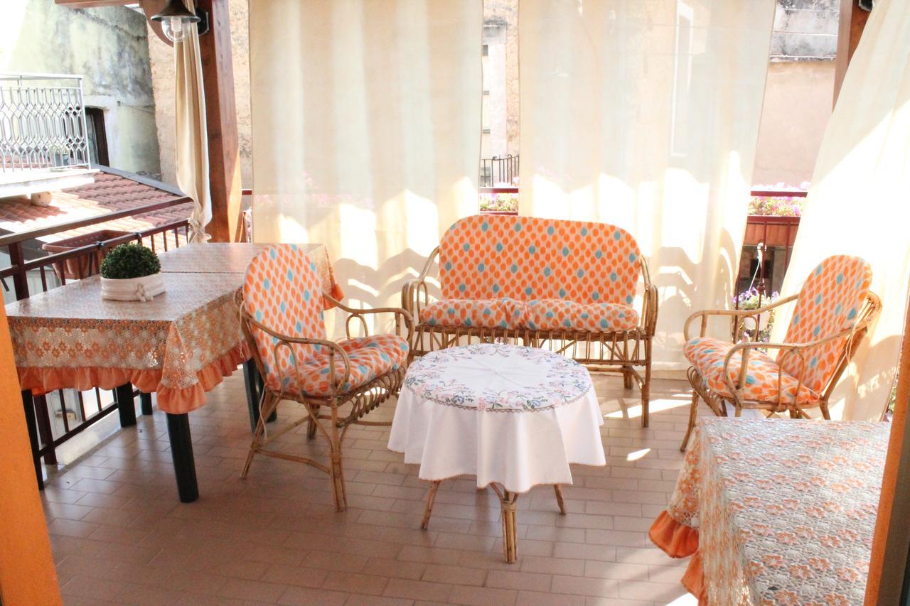Montagne Rocciose Bed & Breakfast Frascineto Екстериор снимка